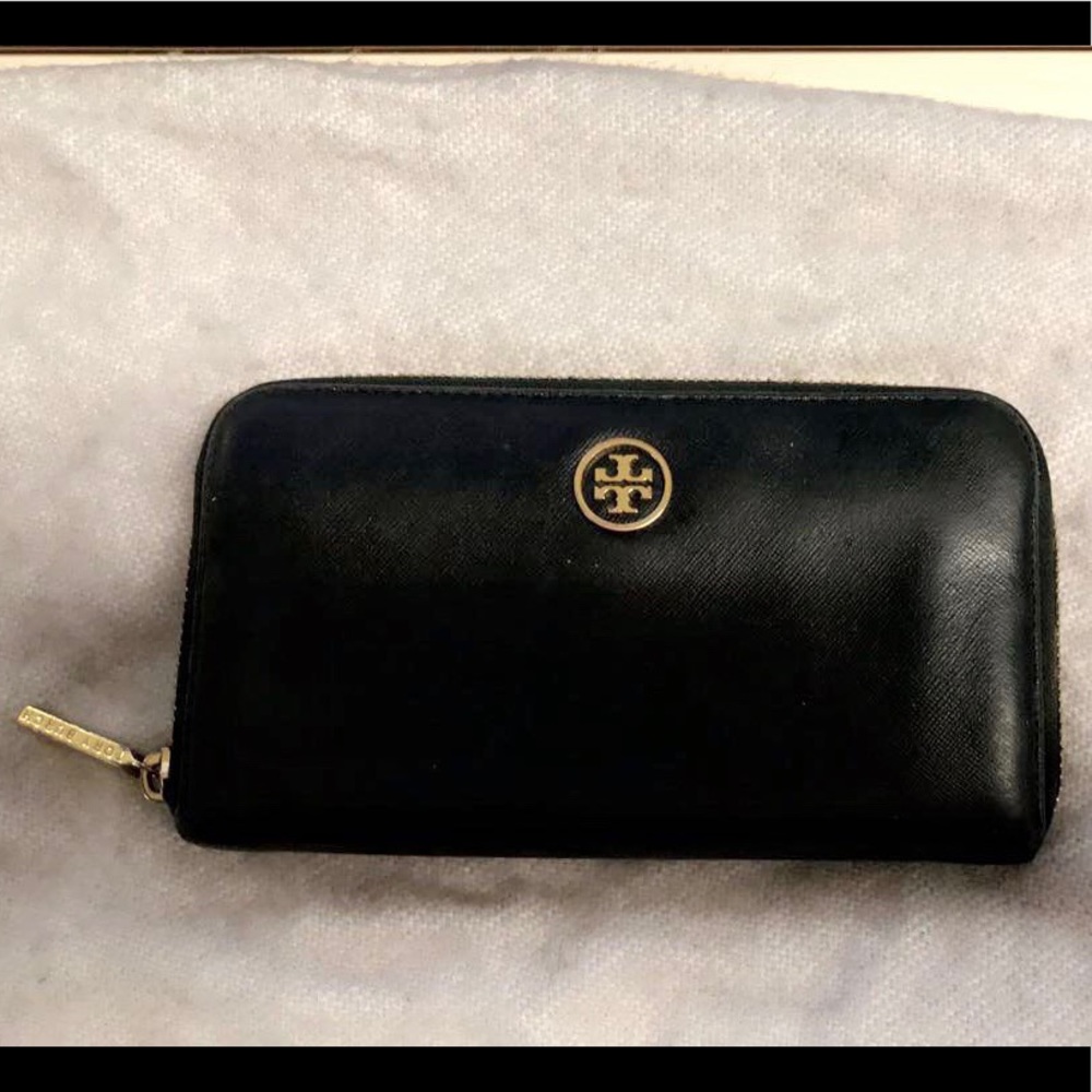 Authentic Tory Burch Zip Continental Wallet